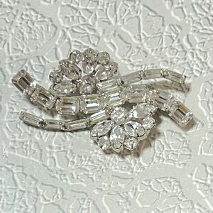 Vintage Brooch Rhinestone Silver Tone Prong Set